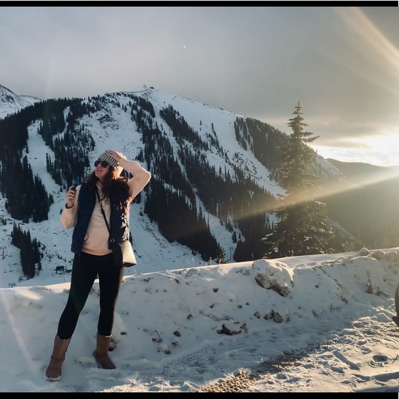 Meet your Posher, Alexia - Picture 1 of 1